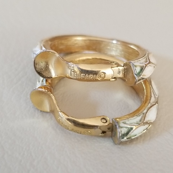 Vintage 12 Piece Jewelry Lot Necklaces Earrings Trifari LC - Picture 12 of 16